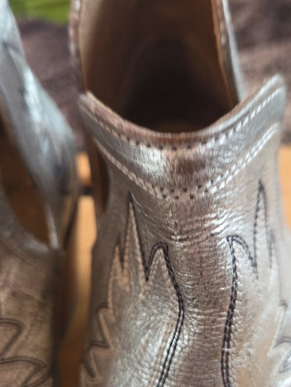 ARIAT Distessed Silver Leather Sniptoe Booties, 7.5 - Picture 9 of 12